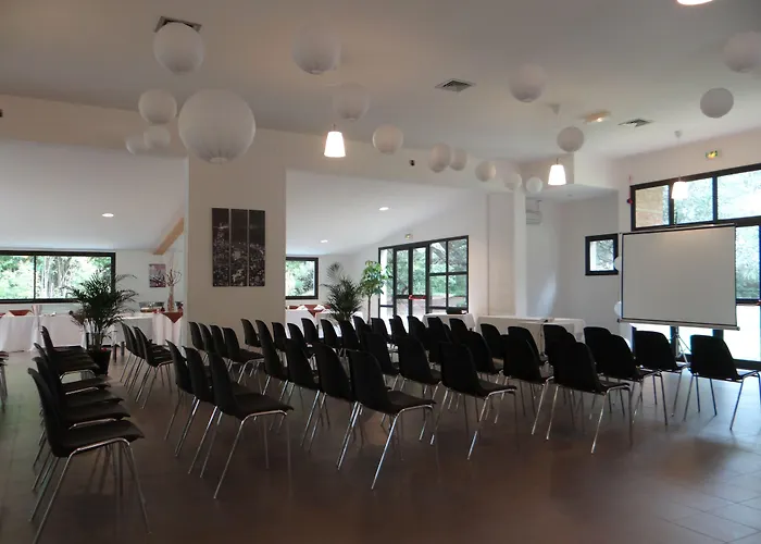 Domaine Du Val De Ceze Hotel Bagnols-sur-Ceze